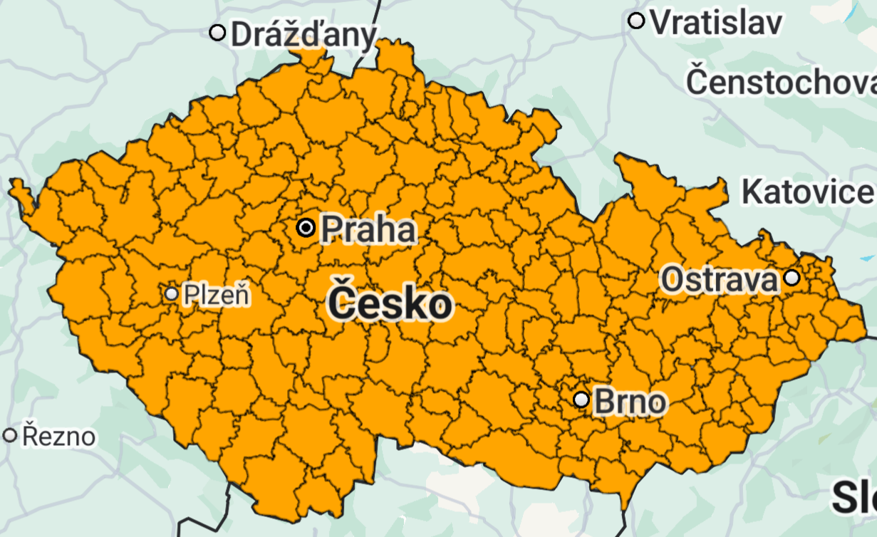Aktualizováno: Po Česku řádí bouřky. Na Jablonecku zůstaly zaplavené zahrady