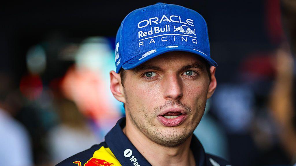 Max Verstappen odstartuje z boxů